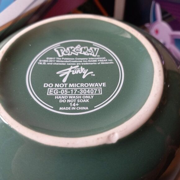Snorlax Mug with 2 Pokémon Tins - Picture 3 of 5